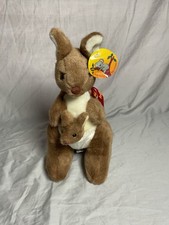 Peluche canguro con un bambino