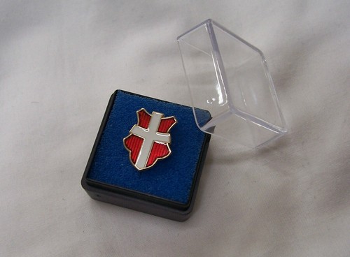 Spilla metallo rossa cavaliere - rossa,