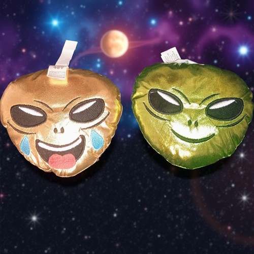 Piccoli peluche emoji alieni