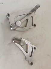 Aprilia RSV 1000 2003  pedane