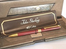 John Sterling  - Penna Lacca Rosso Finiture Oro  - Refill Nuovo 