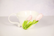 Tazza e tazza in ceramica