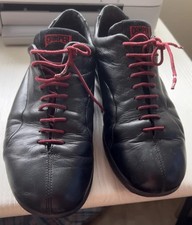 Zapatos negros con cordones