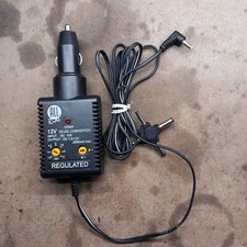 Alimentatore regolabile per auto