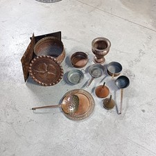 Lotto antiche pentole, vasi, imbuti, mestolo e quadri in rame