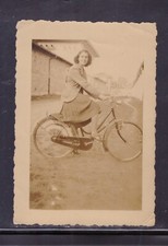 Fotografia Foto Donna con Bicicletta d'Epoca KK5229