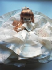 Bambola porcellana come nuova