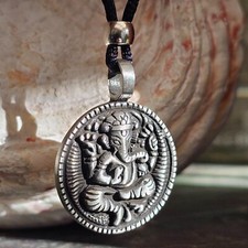 Collana con ciondolo in peltro