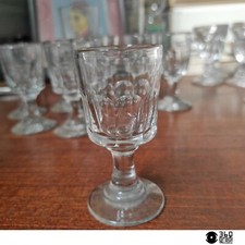 Nove bicchieri antichi da
