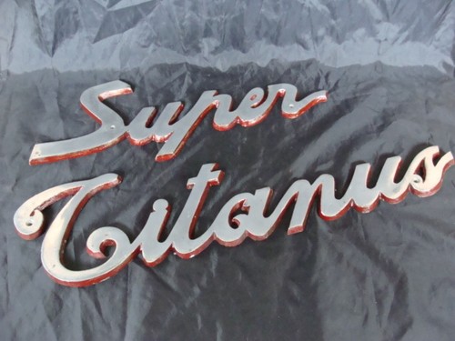 Scritta super titanus - scritta,
