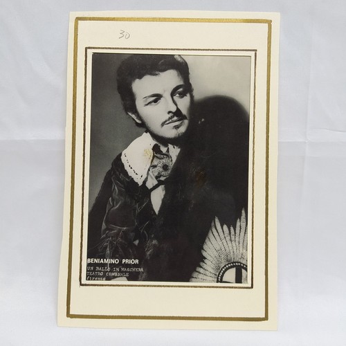 Foto autografata del cantante