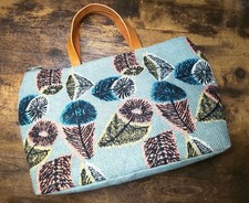 Minapelhonen Hana fatta a mano