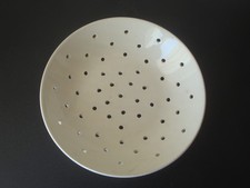 Assiette égoutoir a faisselle