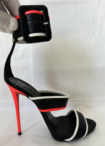 Kendall jenner zanotti nero