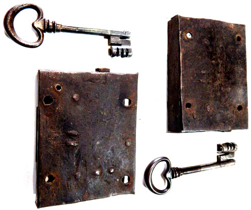 Coppia serrature chiavi - e,