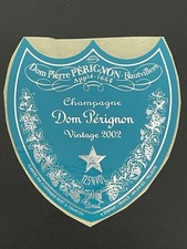 Une étiquette de champagne Dom Pérignon Vintage 2002 Bleue