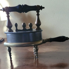 antico ferro da stiro scozzese completo di posaferro XIX secolo ottone ferro