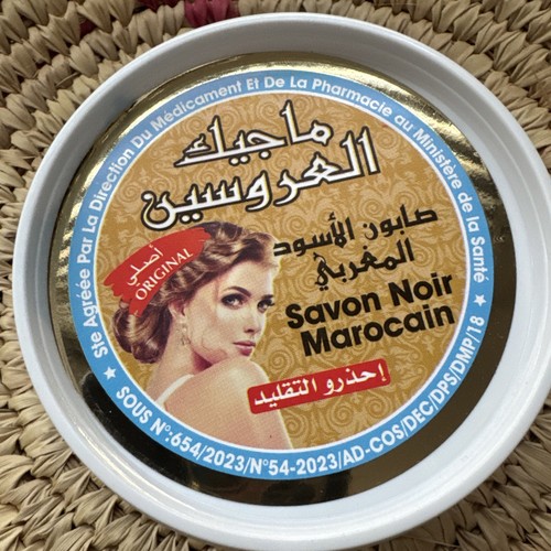Sapone nero biologico con - nero,