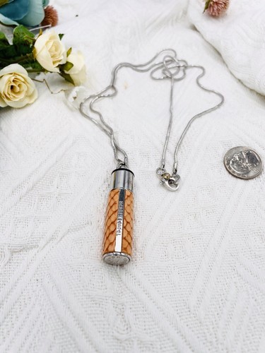 Collana con ciondolo - , bottiglia