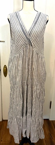 Maxi abito smanicato - , scollo