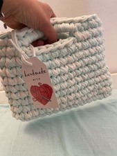 Borsa a mano realizzata con