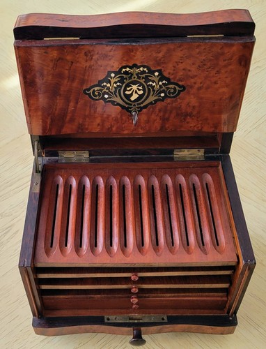 Antico humidor per sigari