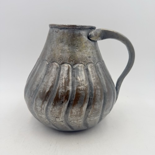 Antica brocca lattina acqua