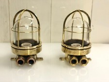 Coppia di lampade per paratia
