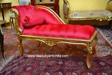 Piccola dormeuse a panchetta dorata stile Luigi XV in velluto rosso