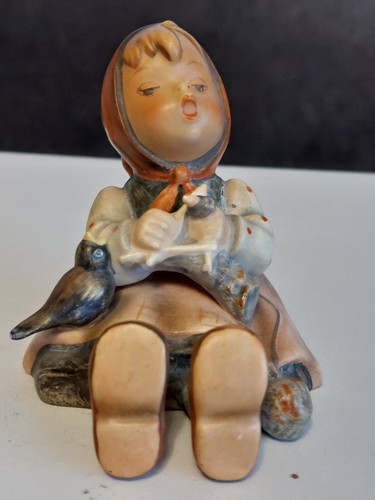 Hummel figurine girl - hummel, knitting