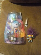 DreamWorks Trolls World Tour Glam Ciniglia Fashion Doll con Vestito Nuovo + Bonus