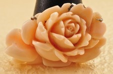 Articolo vintage Spilla corallo pelle di angelo "Rosa" con scatola...