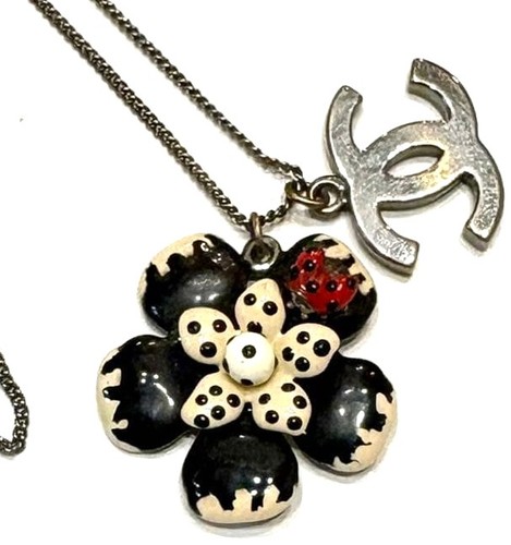 Collana con ciondolo punto