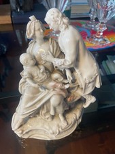 Statua di 3 personaggi in ceramica capodimonte. In perfette condizioni