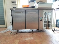 Tavolo refrigerato in accio inox con alzatina e doppio sportello