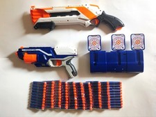 2 Pistole Fucili Hasbro Nerf + Bersaglio elettronico + 100 Dardi