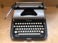 Macchina da scrivere Everest
