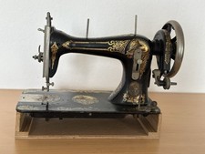 Antica macchina da cucire del