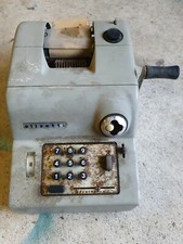 Calcolatrice meccanica antica