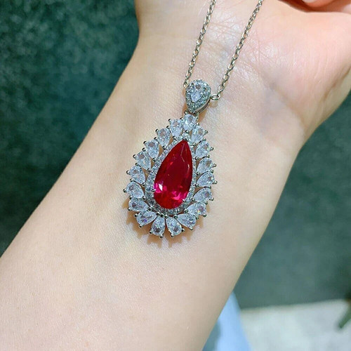 Bellissimo ciondolo pera rosso