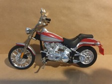 Modellino Moto Hotwheels Harley Davidson Softail Deuce 1/18