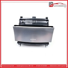 Aschenbecher mitte vorn