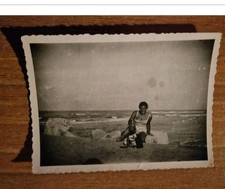 18627. Fotografia d'epoca donna femme costume mare gambe aa '50 italia - 8,5x6