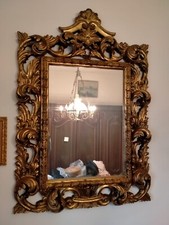Specchio vintage in legno intagliato rifinito con foglia oro