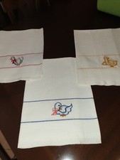 Set Tre Strofinacci da Cucina Ricamati 100% cotone, mai usati.