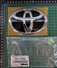 Emblema distintivo bagagliaio posteriore originale nuovo TOYOTA per AYGO 2014+ MK2 II 75431-0H060