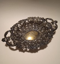 Centrotavola ovale traforato