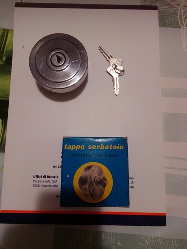 Tappo benzina con chiavi per - con,