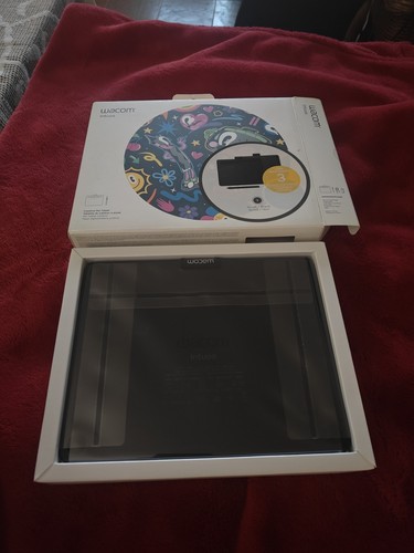 Sealed wacom intuos - box),