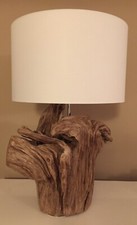 Lampada da tavolo in legno